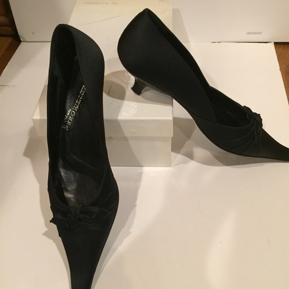 Kenneth Cole Black Satin 7.5 tapered toe, low heel - Picture 1 of 8